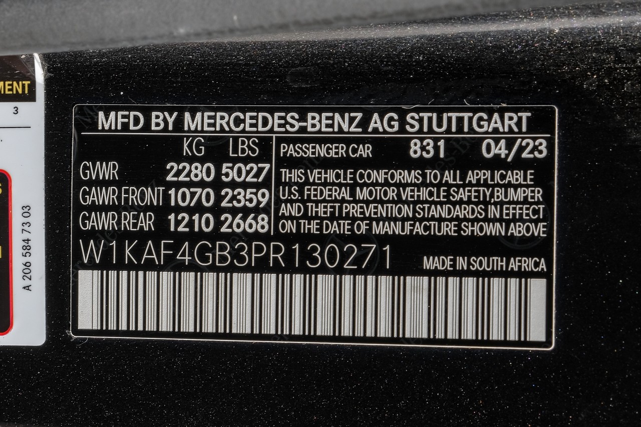 Mercedes-Benz C-Class Vehicle Main Gallery Image 51