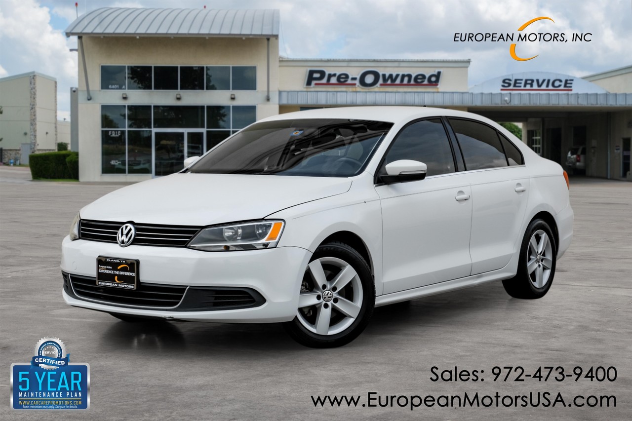 Volkswagen Jetta Sedan Vehicle Main Gallery Image 01