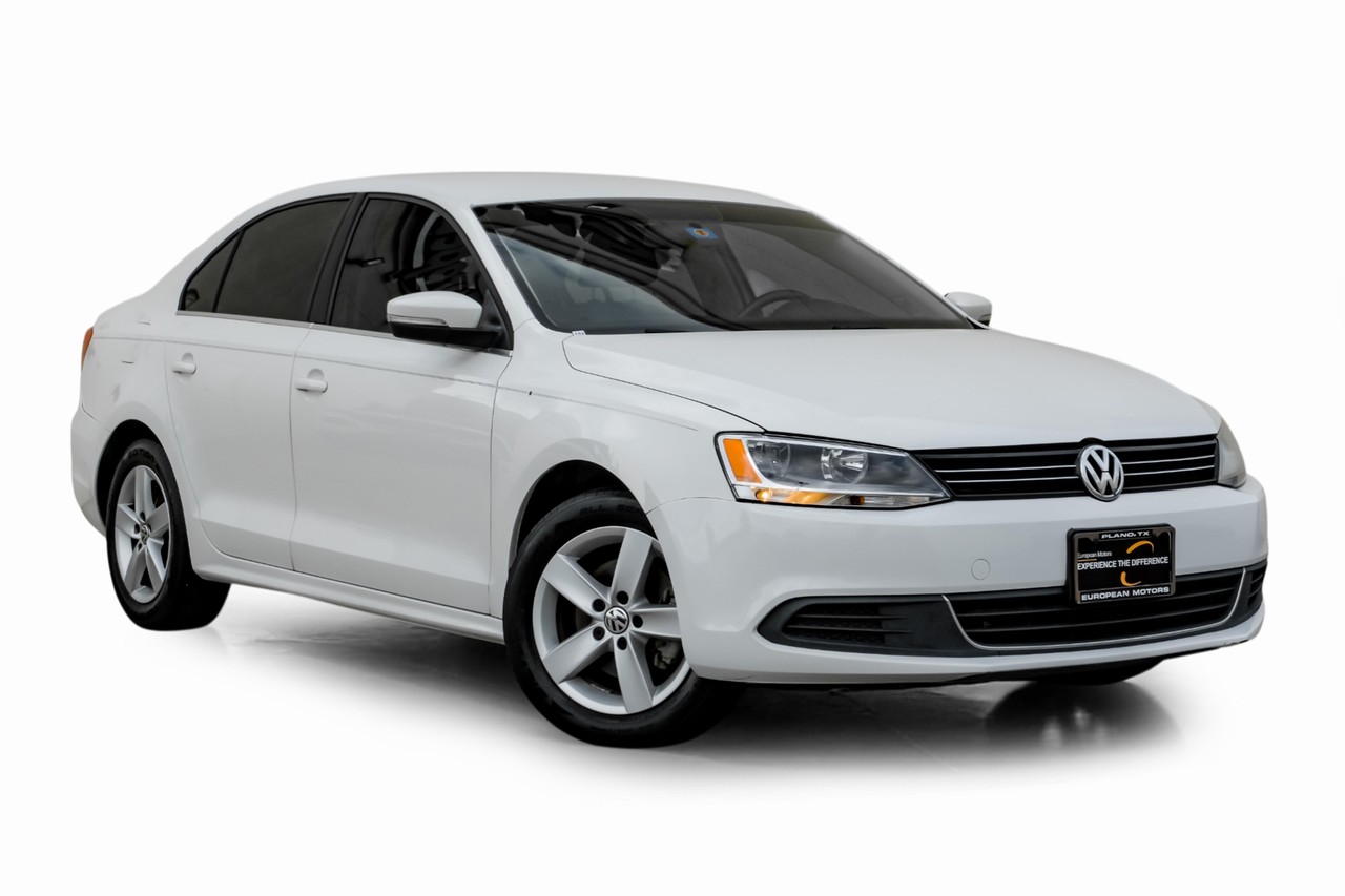 Volkswagen Jetta Sedan Vehicle Main Gallery Image 06