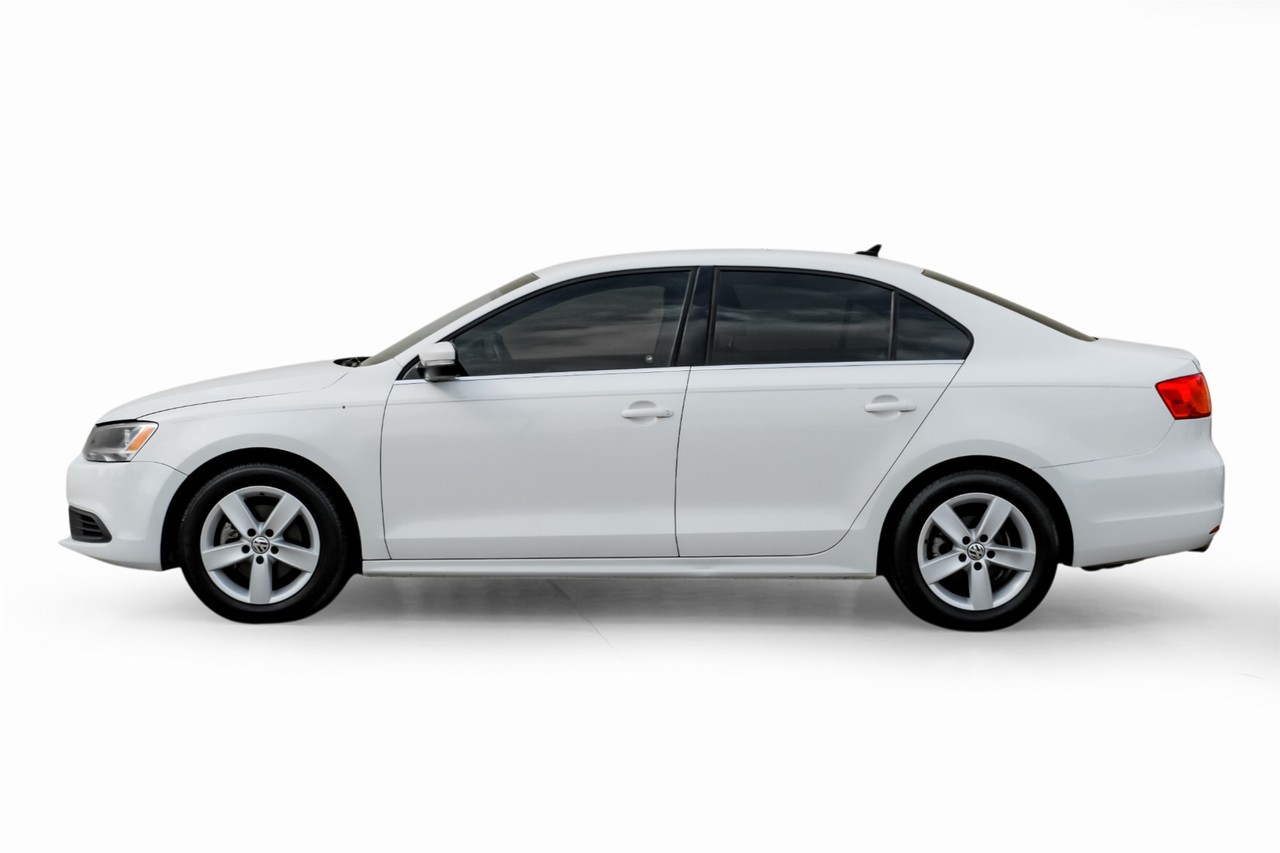 Volkswagen Jetta Sedan Vehicle Main Gallery Image 10