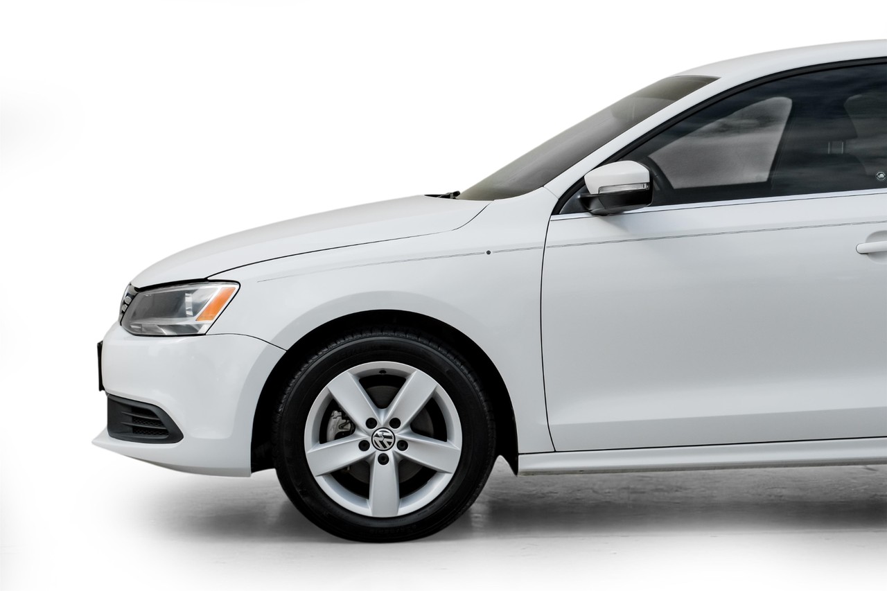 Volkswagen Jetta Sedan Vehicle Main Gallery Image 11