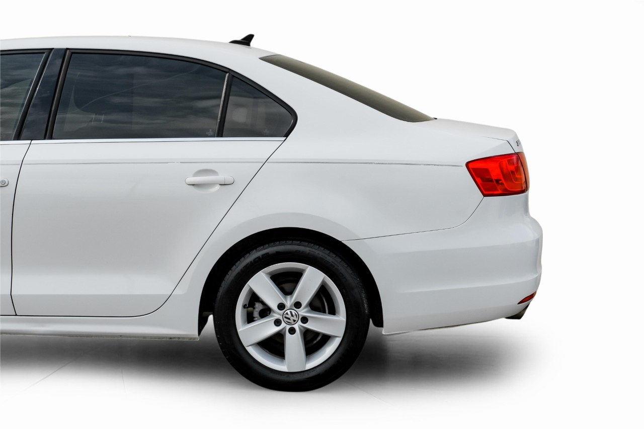 Volkswagen Jetta Sedan Vehicle Main Gallery Image 12