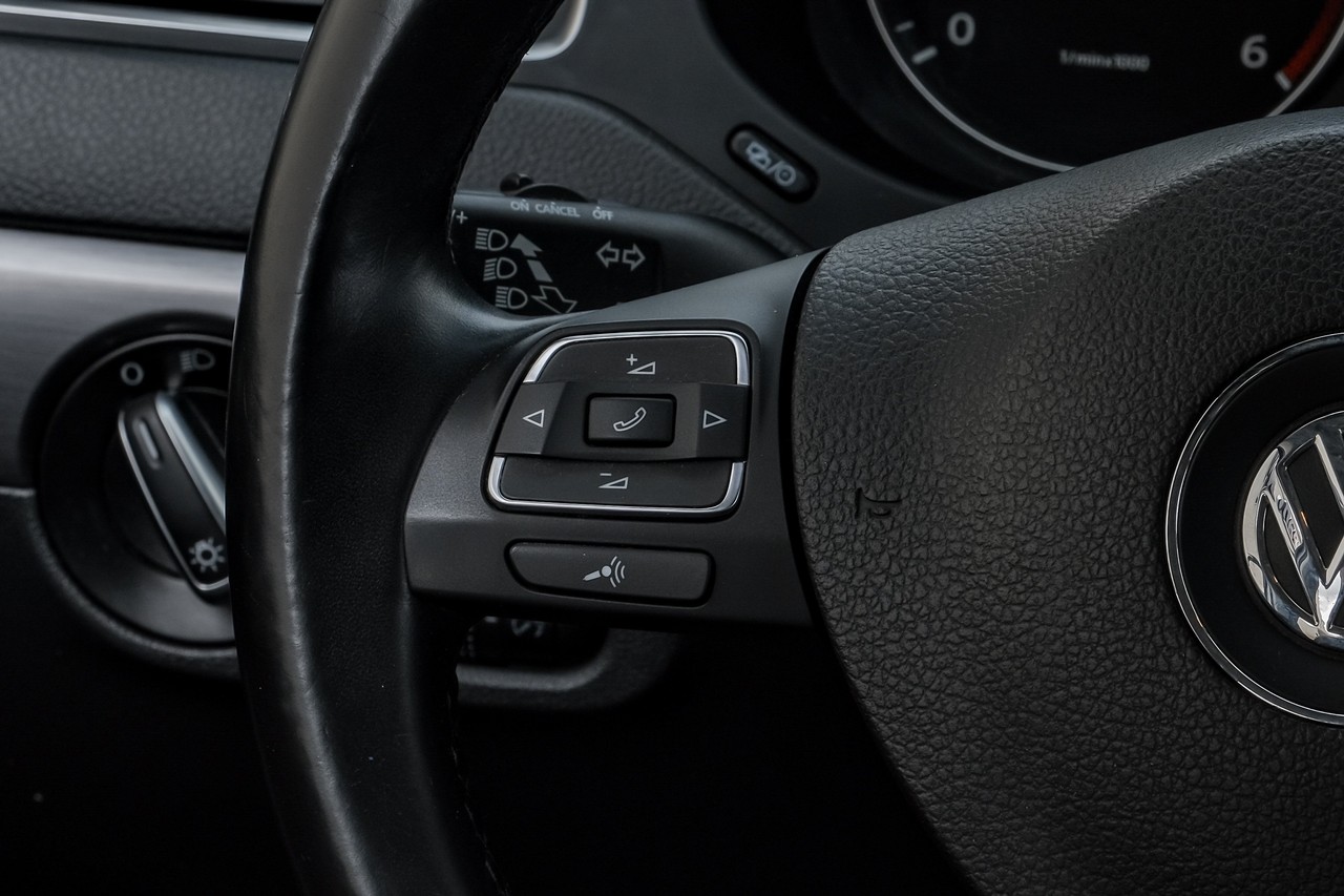 Volkswagen Jetta Sedan Vehicle Main Gallery Image 16