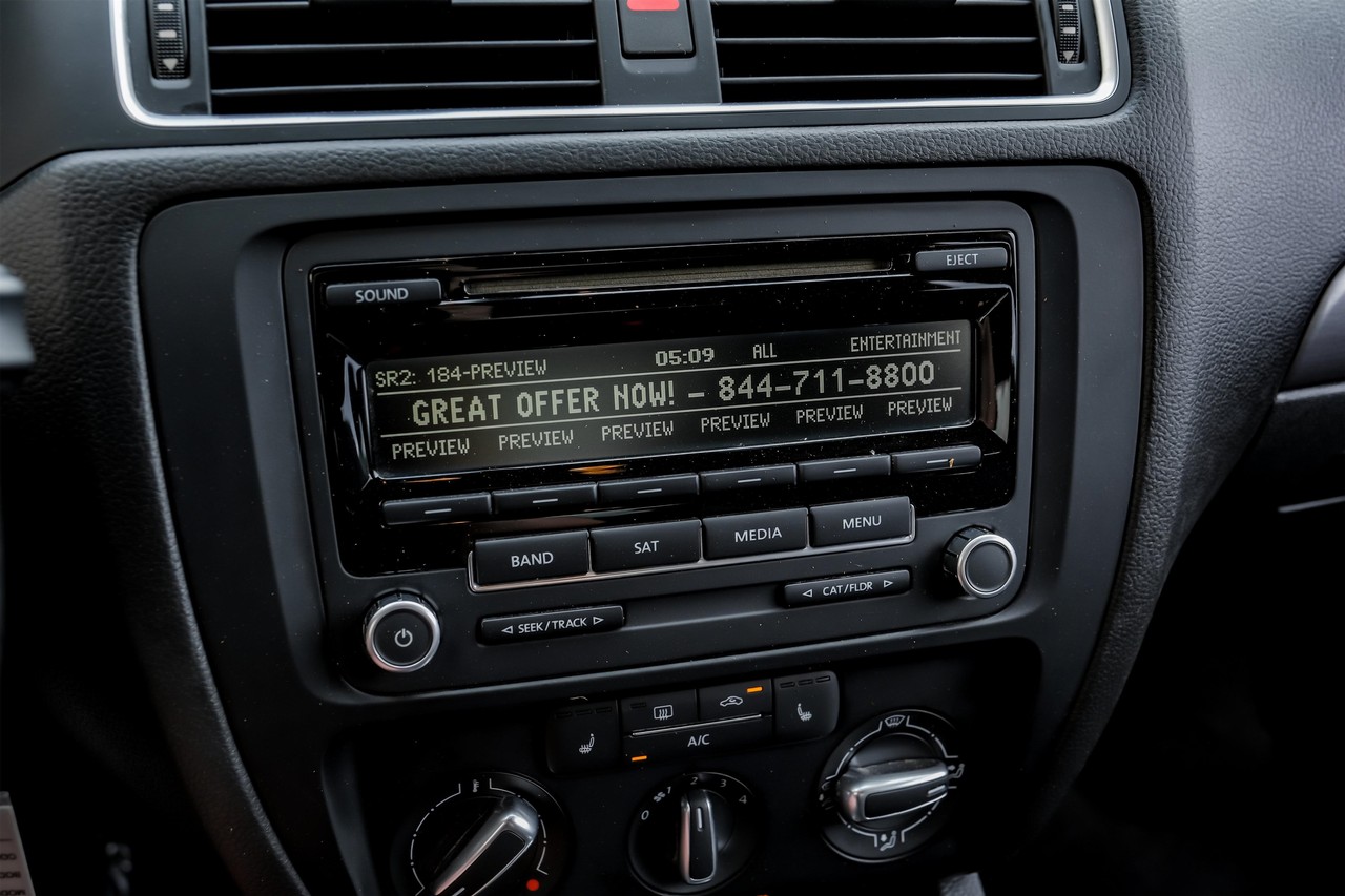 Volkswagen Jetta Sedan Vehicle Main Gallery Image 23