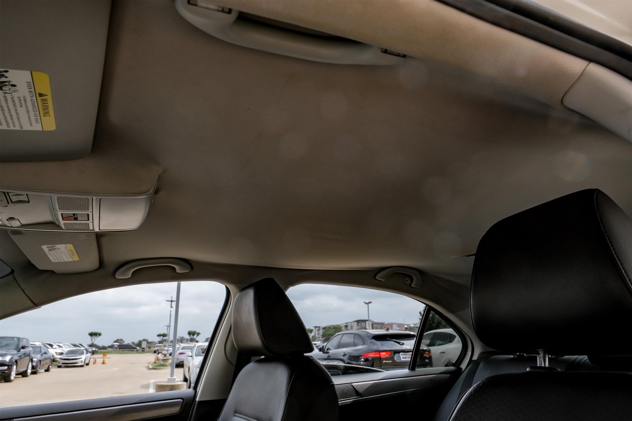 Volkswagen Jetta Sedan Vehicle Main Gallery Image 24