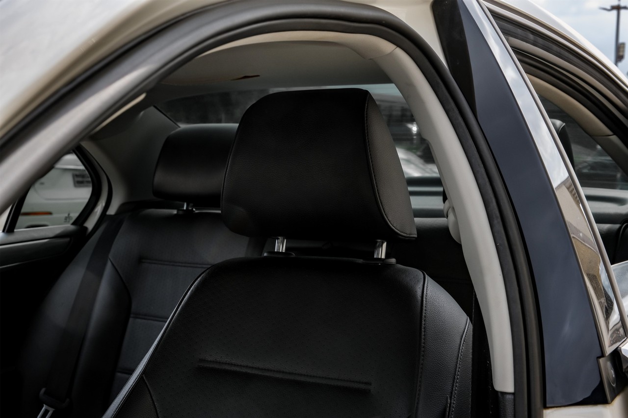 Volkswagen Jetta Sedan Vehicle Main Gallery Image 25