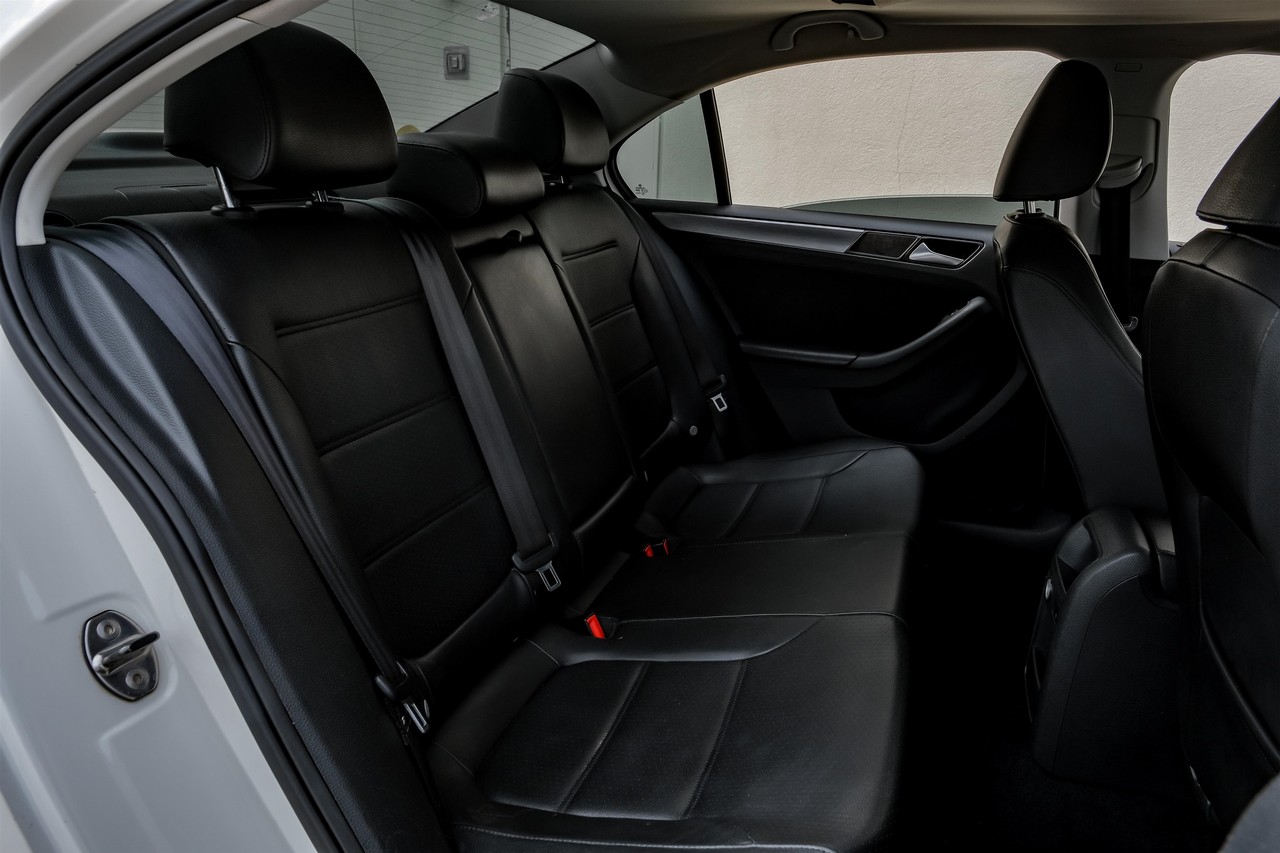 Volkswagen Jetta Sedan Vehicle Main Gallery Image 27