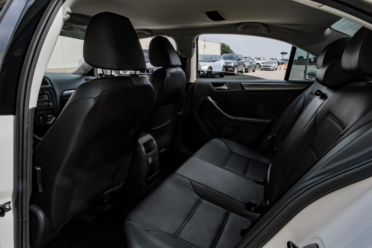 Volkswagen Jetta Sedan Vehicle Main Gallery Image 29