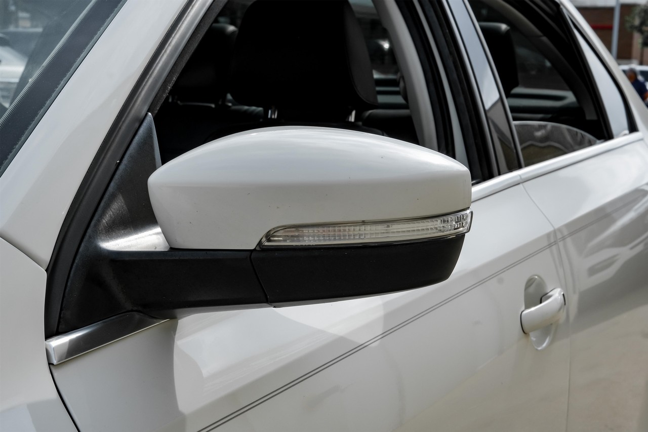 Volkswagen Jetta Sedan Vehicle Main Gallery Image 31