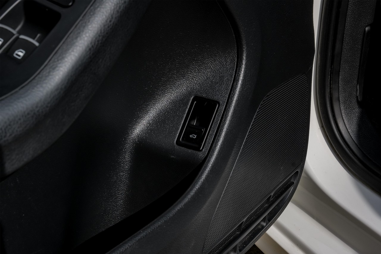 Volkswagen Jetta Sedan Vehicle Main Gallery Image 36