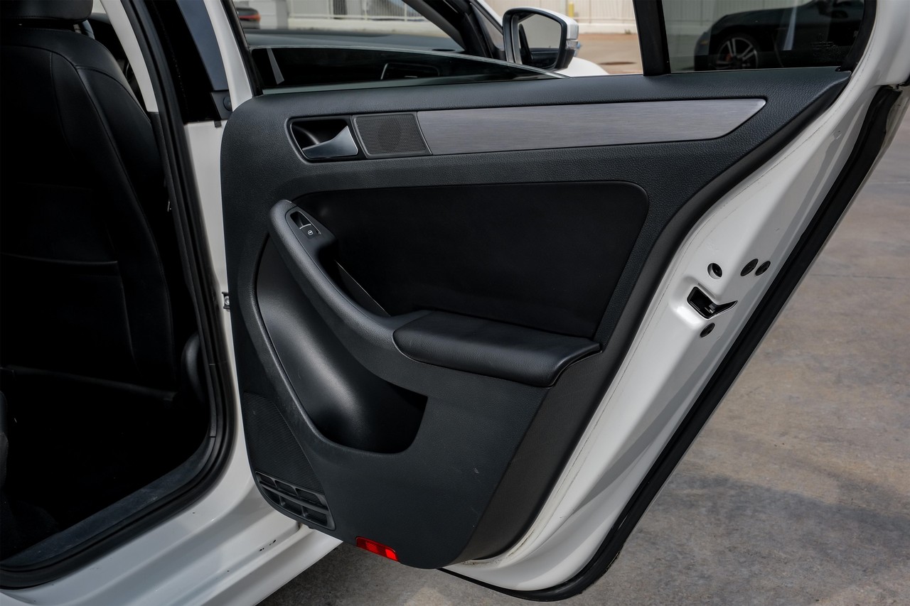Volkswagen Jetta Sedan Vehicle Main Gallery Image 39