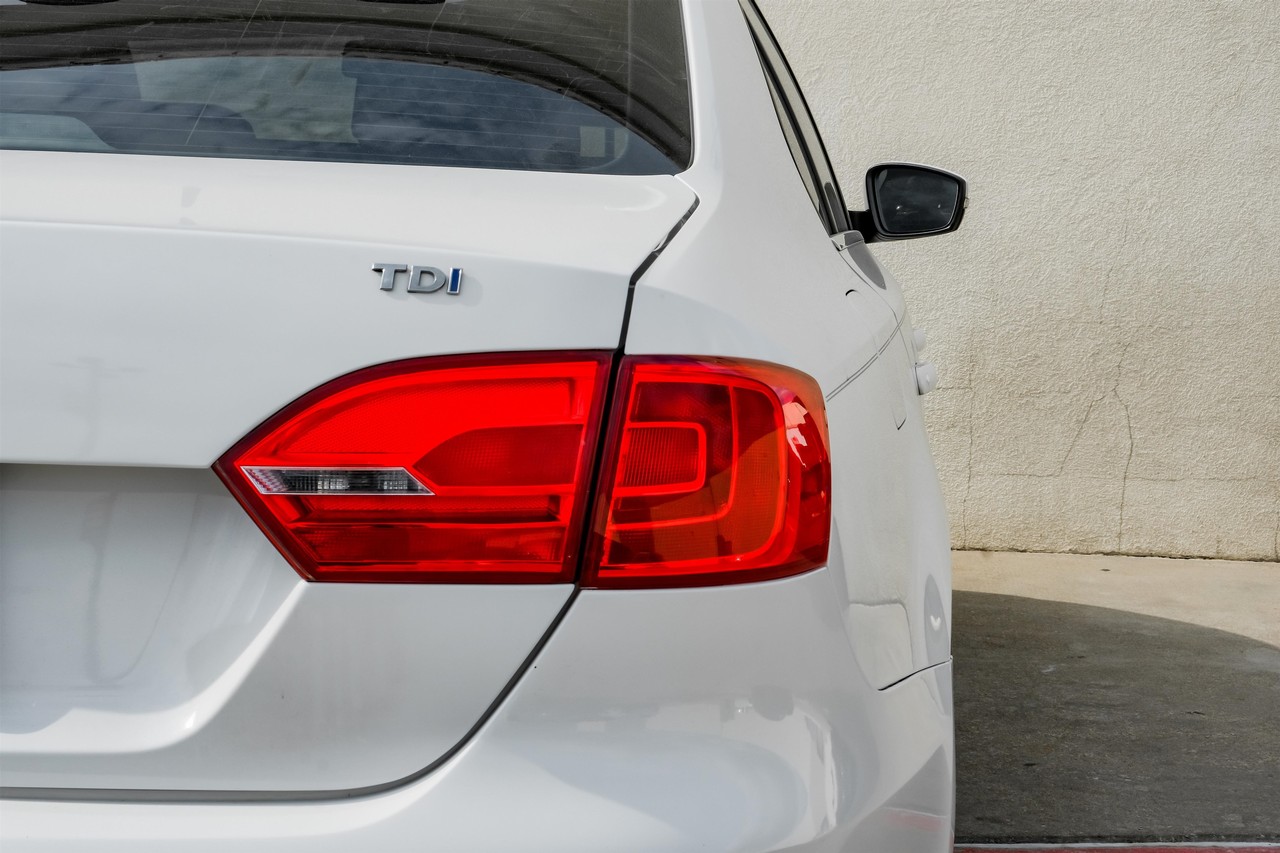 Volkswagen Jetta Sedan Vehicle Main Gallery Image 41