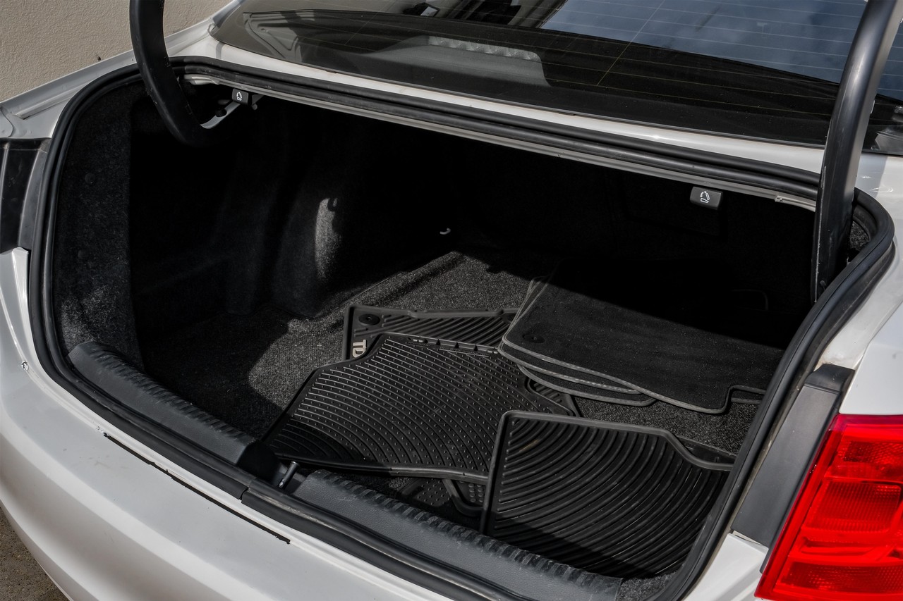 Volkswagen Jetta Sedan Vehicle Main Gallery Image 42