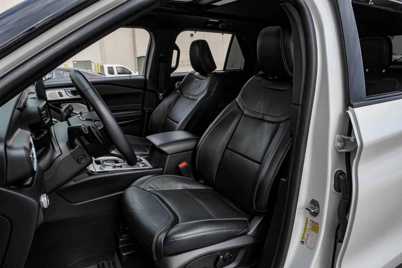 Ford Explorer Vehicle Main Gallery Image 04