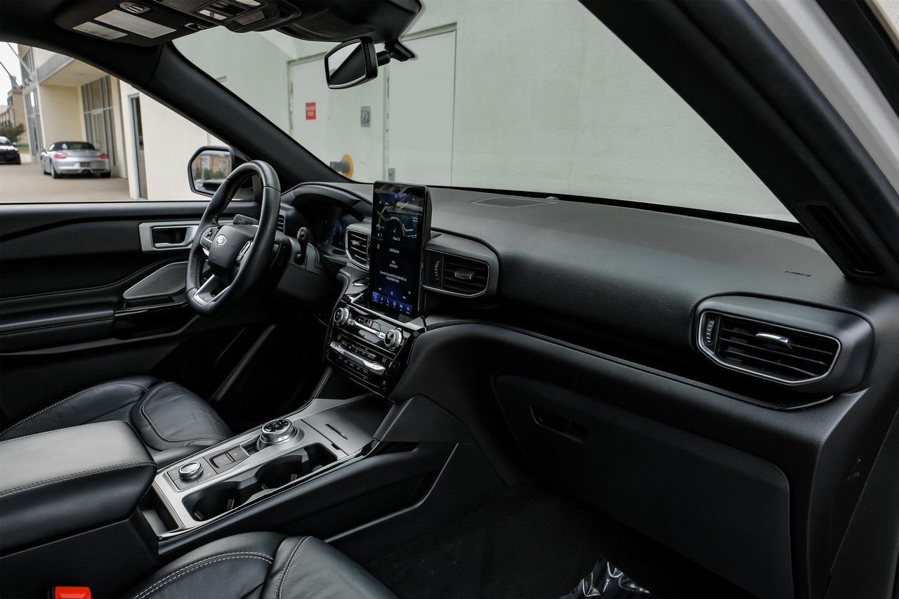 Ford Explorer Vehicle Main Gallery Image 15