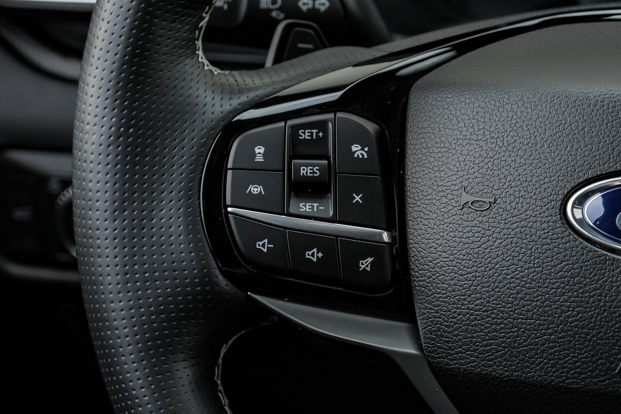Ford Explorer Vehicle Main Gallery Image 18