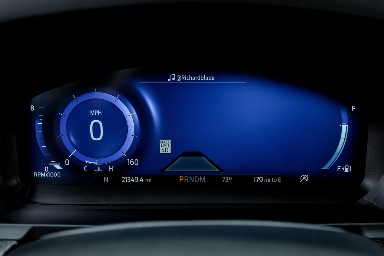 Ford Explorer Vehicle Main Gallery Image 21
