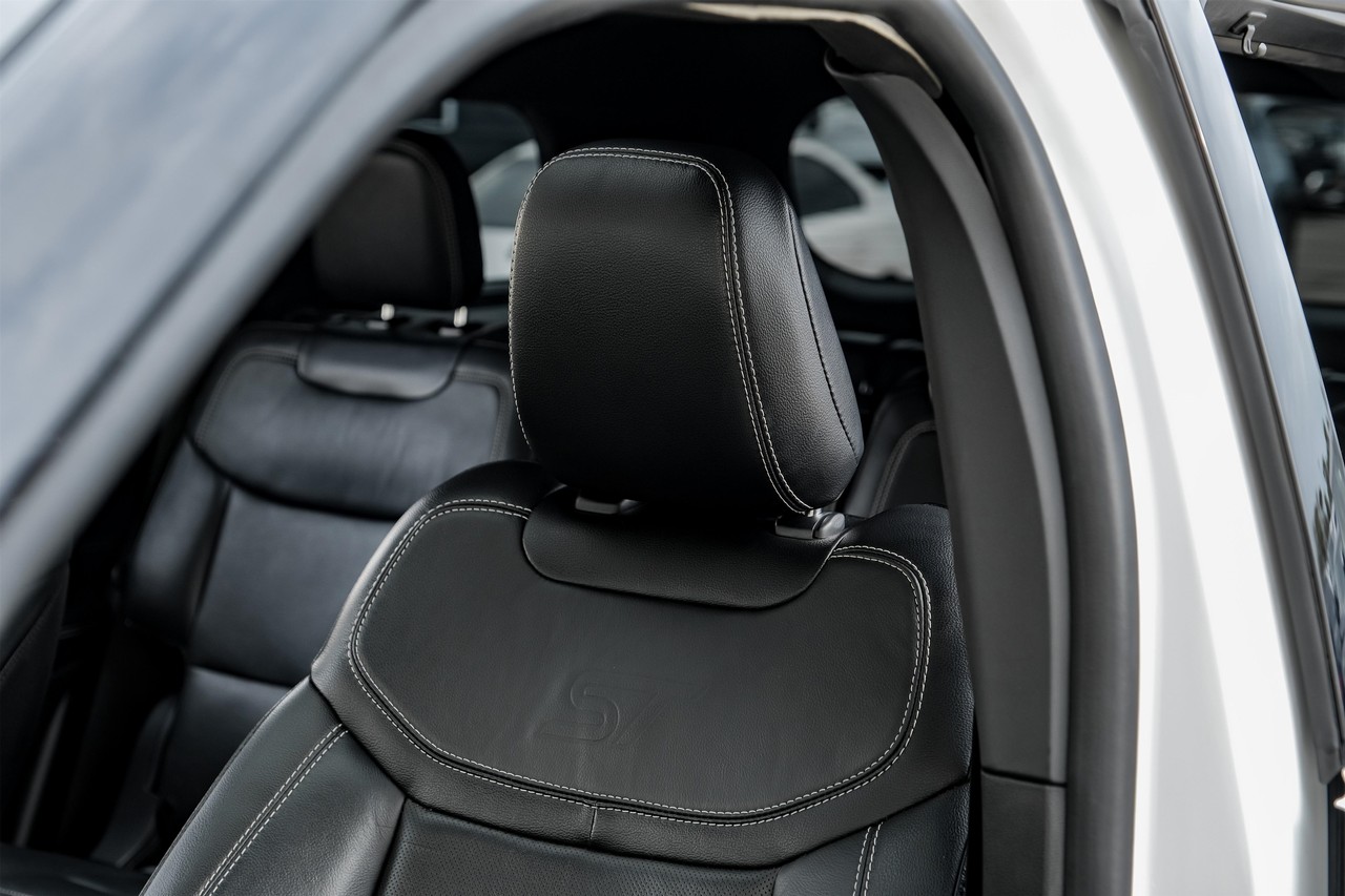 Ford Explorer Vehicle Main Gallery Image 30