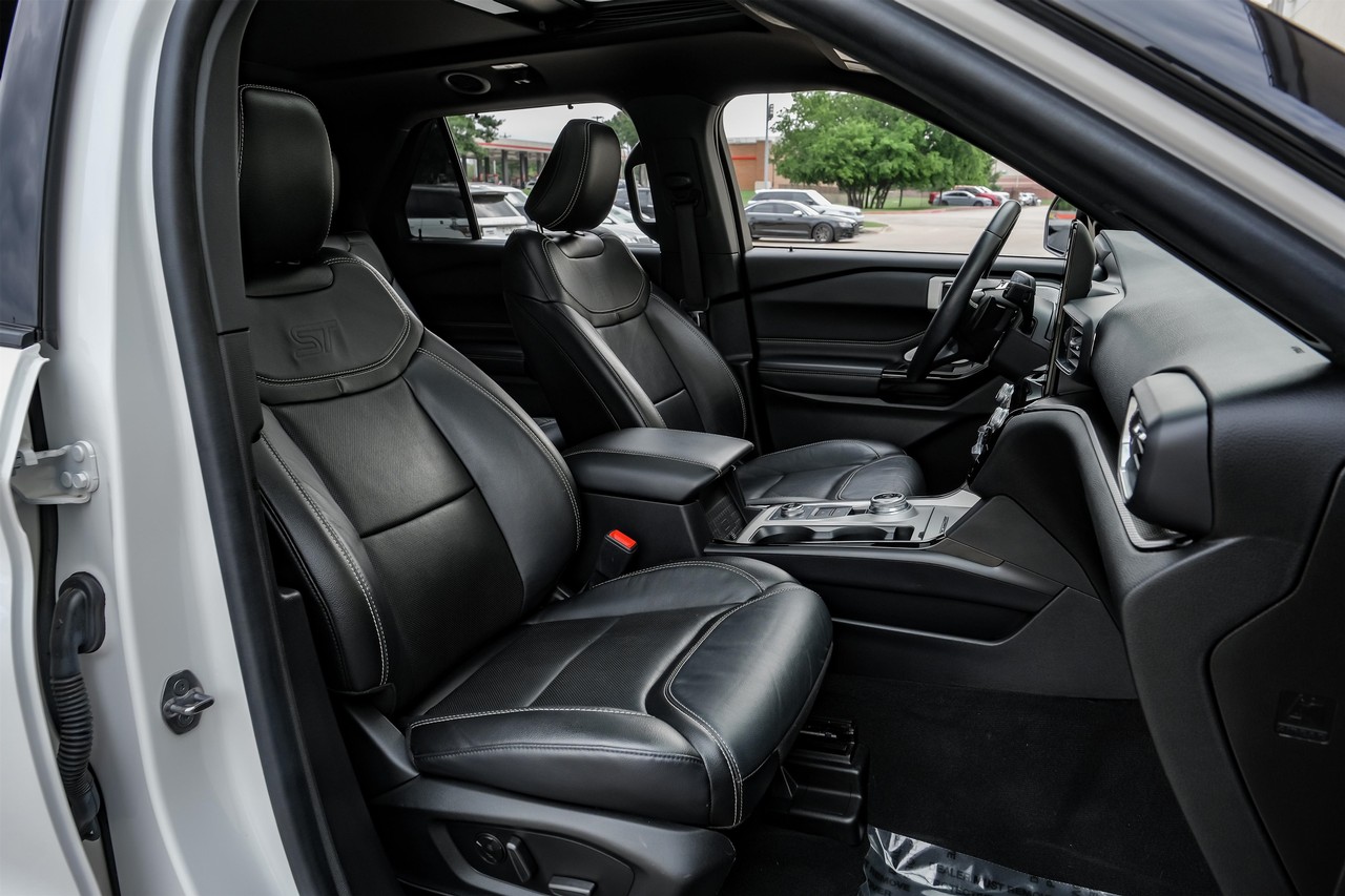 Ford Explorer Vehicle Main Gallery Image 32