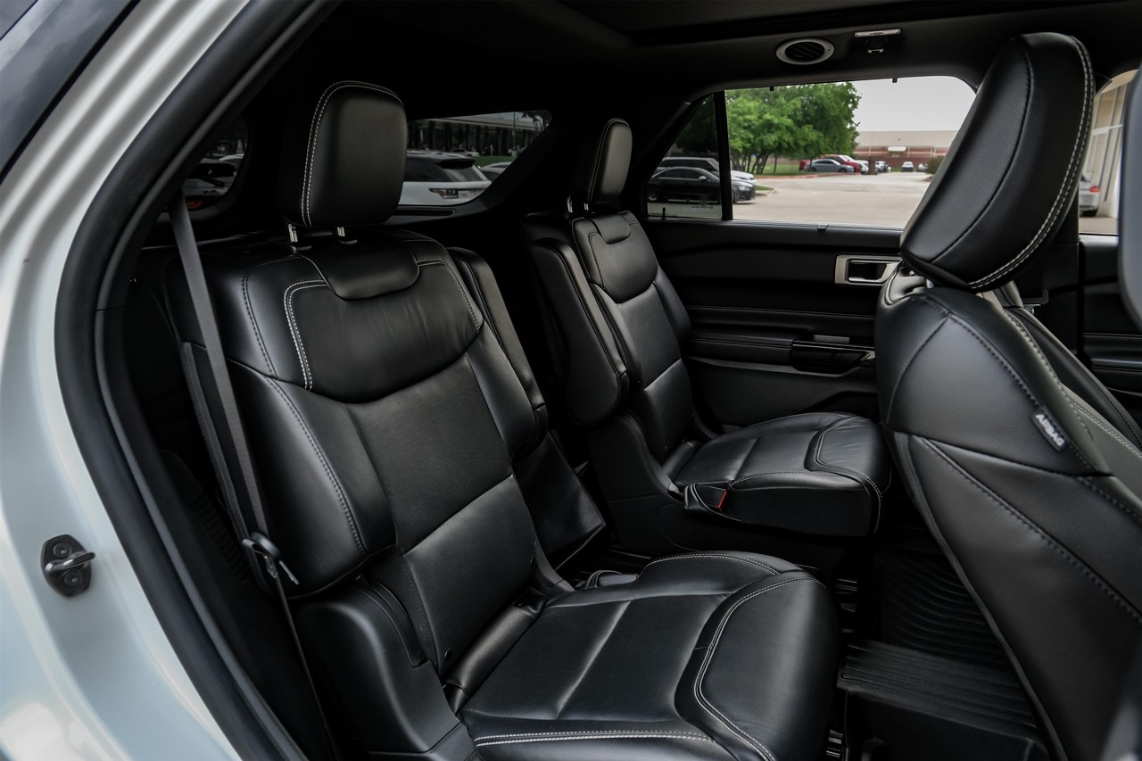 Ford Explorer Vehicle Main Gallery Image 33