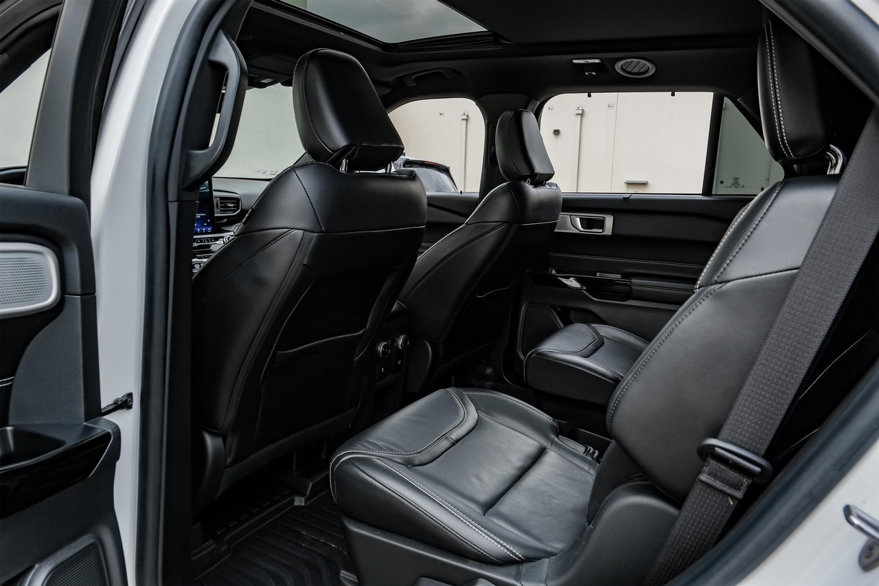 Ford Explorer Vehicle Main Gallery Image 35