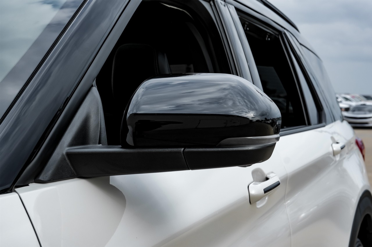 Ford Explorer Vehicle Main Gallery Image 37