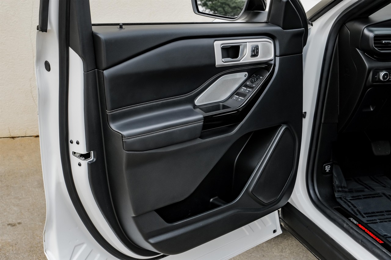 Ford Explorer Vehicle Main Gallery Image 40
