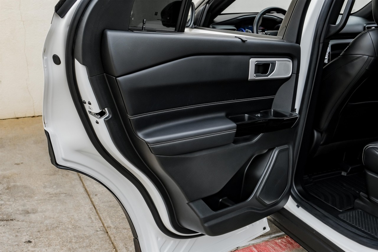 Ford Explorer Vehicle Main Gallery Image 43