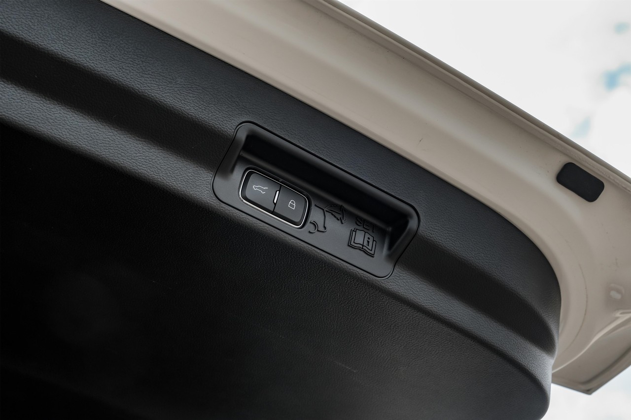 Ford Explorer Vehicle Main Gallery Image 49