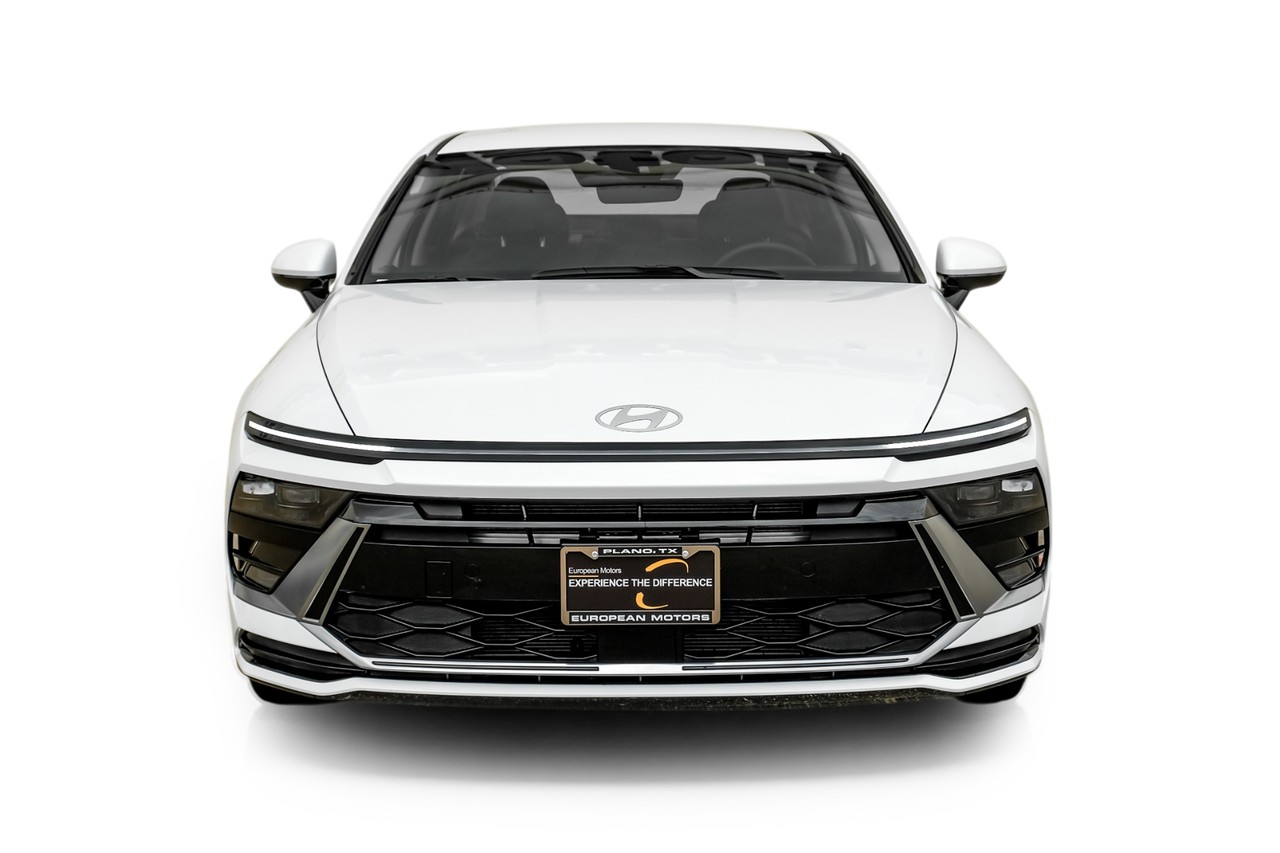 Hyundai Sonata Vehicle Main Gallery Image 05