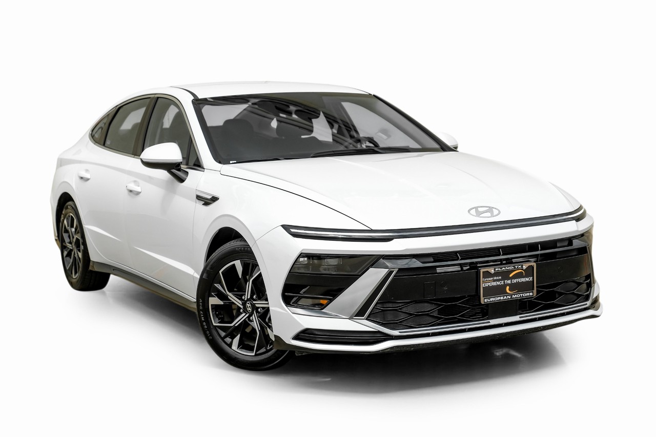 Hyundai Sonata Vehicle Main Gallery Image 06