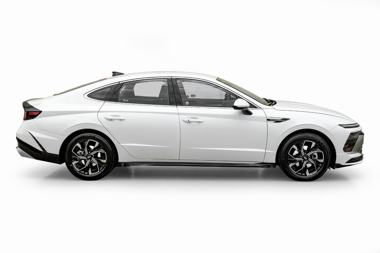 Hyundai Sonata Vehicle Main Gallery Image 07