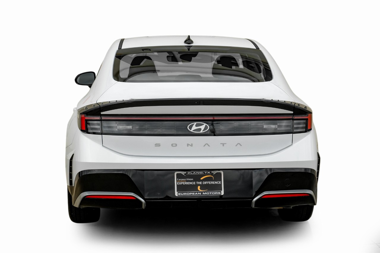 Hyundai Sonata Vehicle Main Gallery Image 11