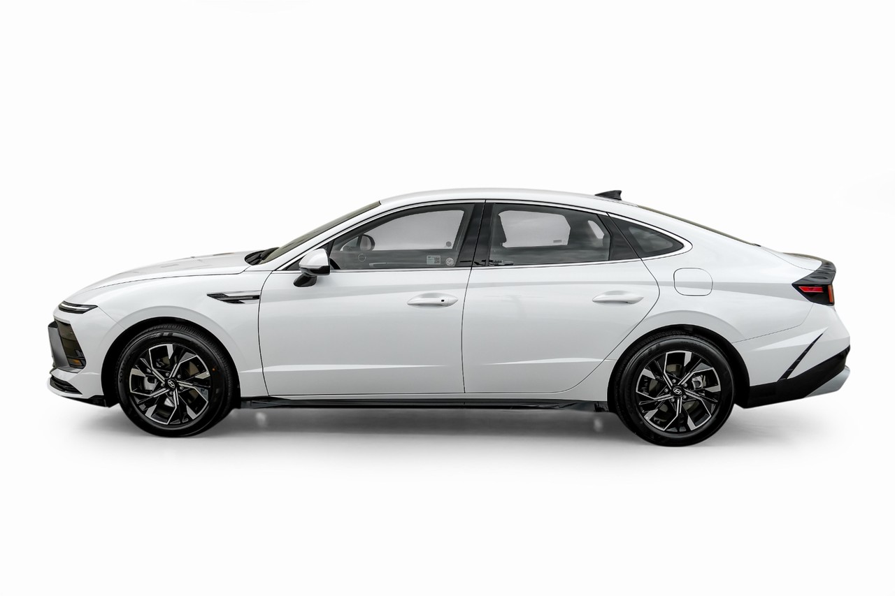 Hyundai Sonata Vehicle Main Gallery Image 13