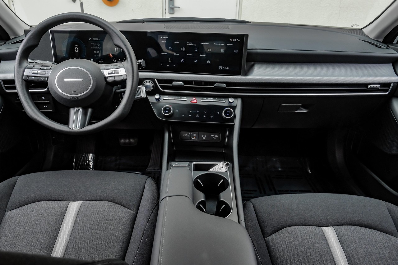 Hyundai Sonata Vehicle Main Gallery Image 17