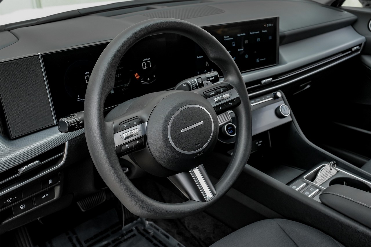 Hyundai Sonata Vehicle Main Gallery Image 19