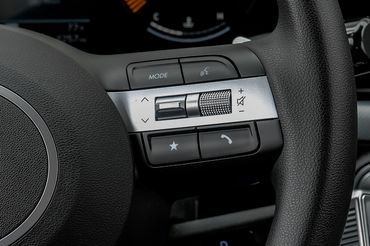 Hyundai Sonata Vehicle Main Gallery Image 21
