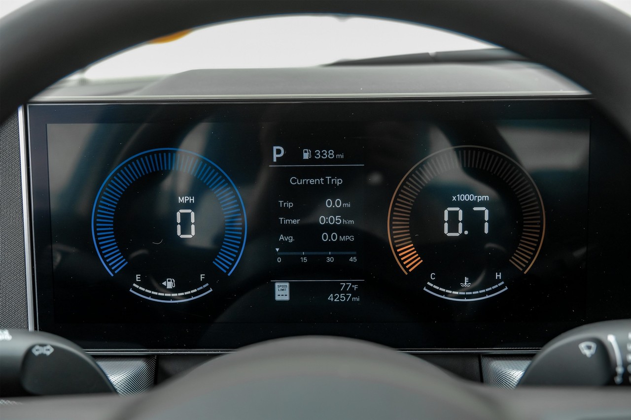Hyundai Sonata Vehicle Main Gallery Image 25