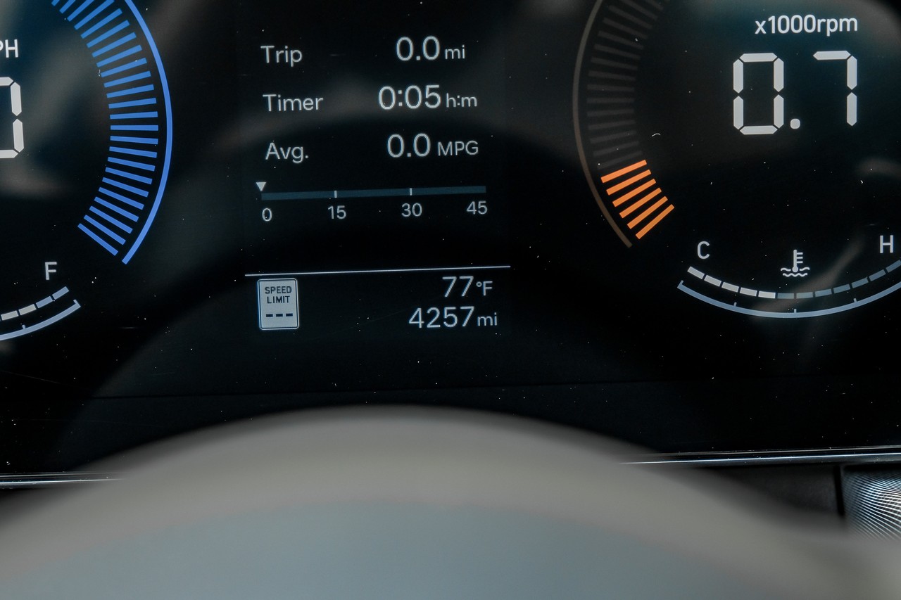 Hyundai Sonata Vehicle Main Gallery Image 26