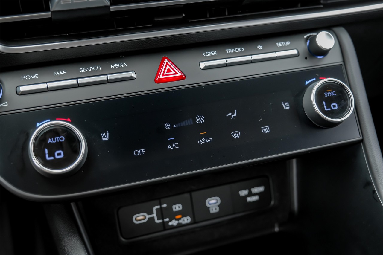 Hyundai Sonata Vehicle Main Gallery Image 28