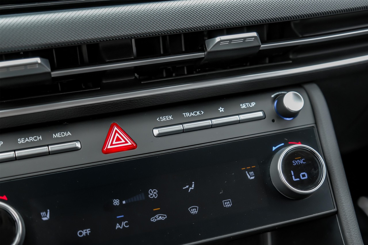 Hyundai Sonata Vehicle Main Gallery Image 30