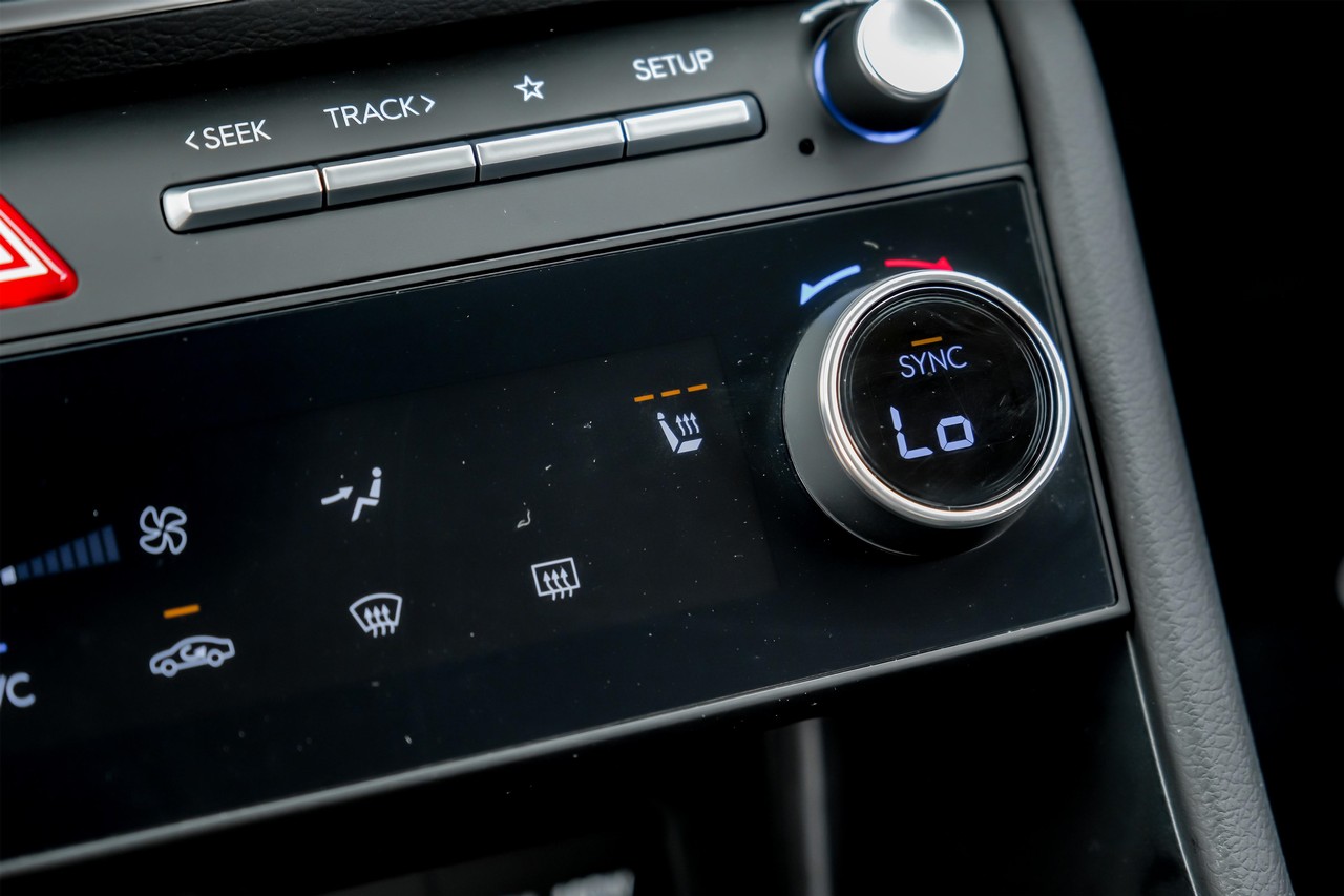 Hyundai Sonata Vehicle Main Gallery Image 31