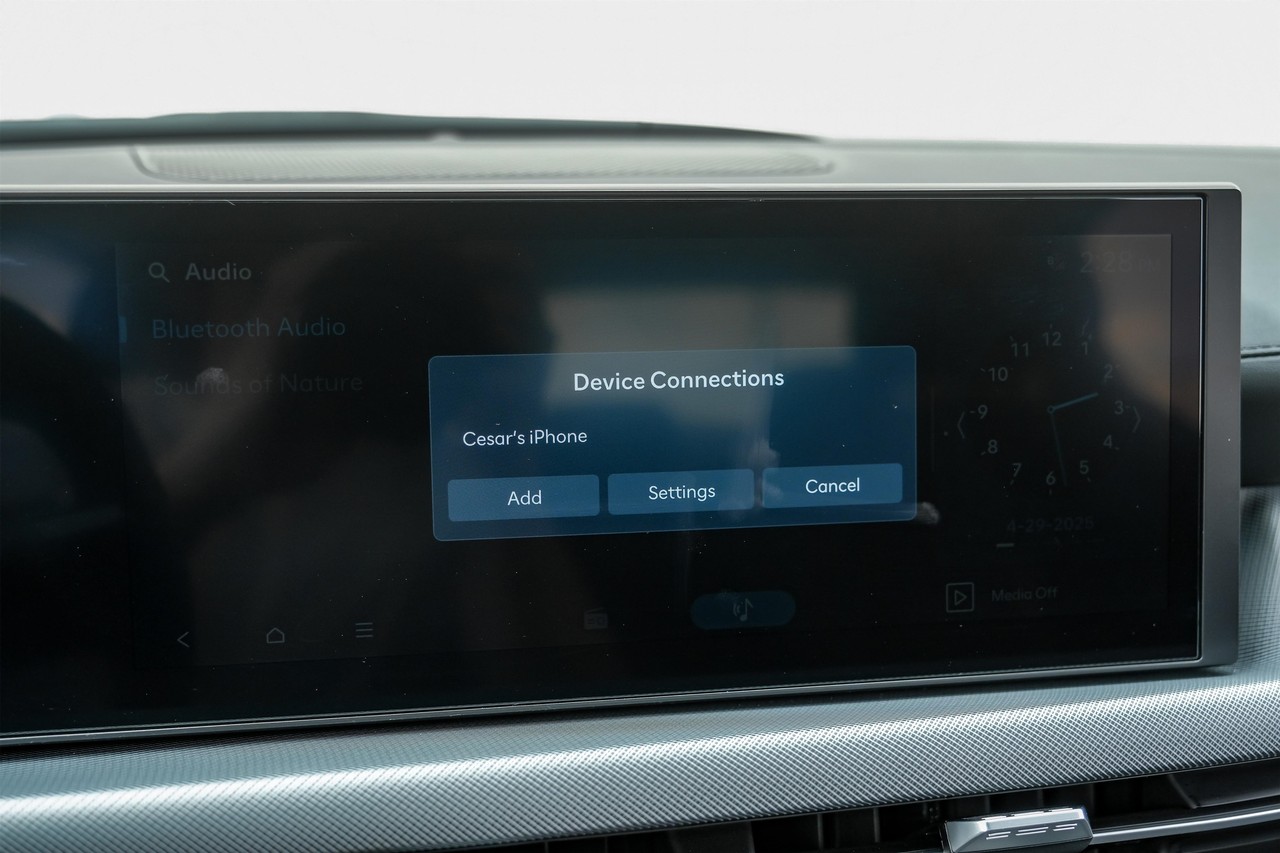 Hyundai Sonata Vehicle Main Gallery Image 32