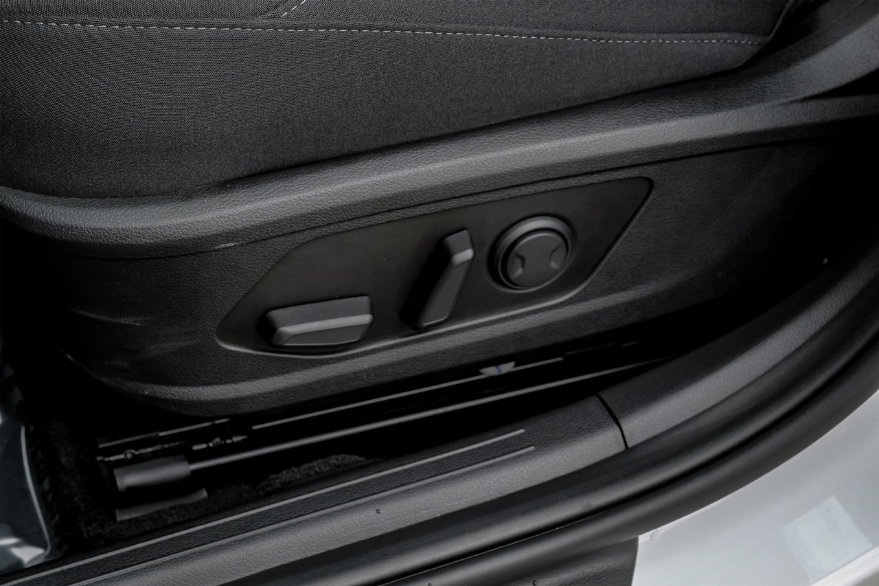 Hyundai Sonata Vehicle Main Gallery Image 36