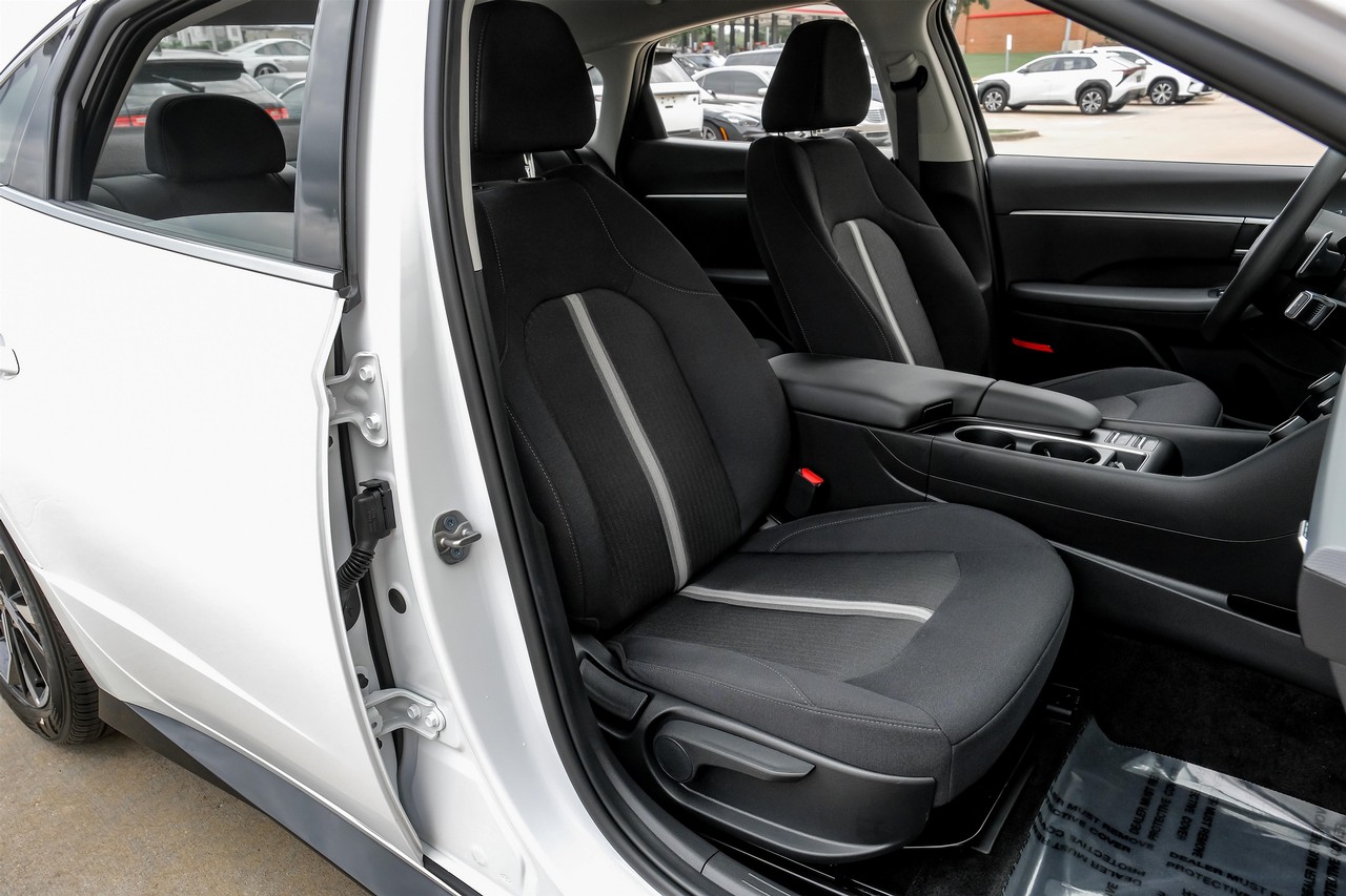 Hyundai Sonata Vehicle Main Gallery Image 37