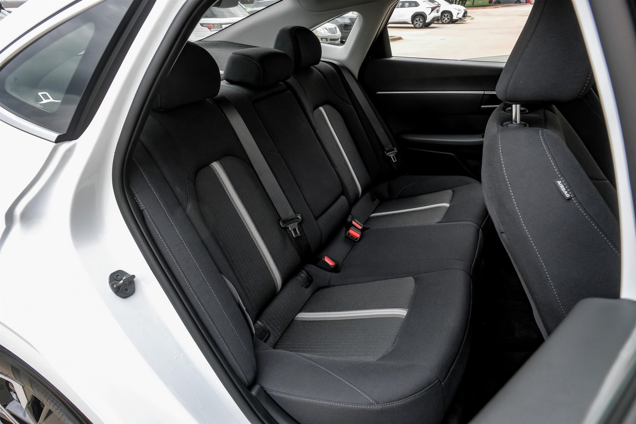 Hyundai Sonata Vehicle Main Gallery Image 38