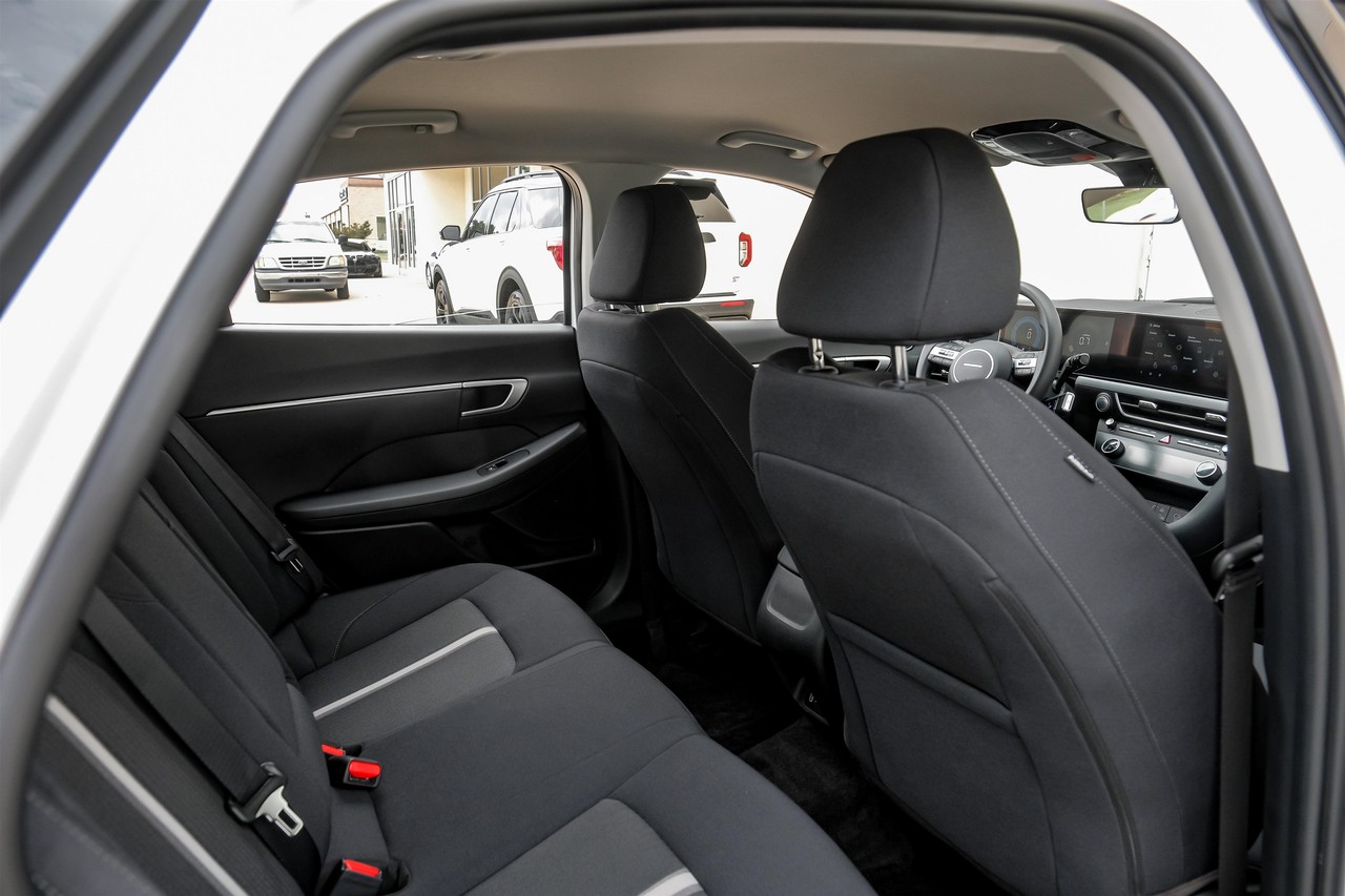 Hyundai Sonata Vehicle Main Gallery Image 39