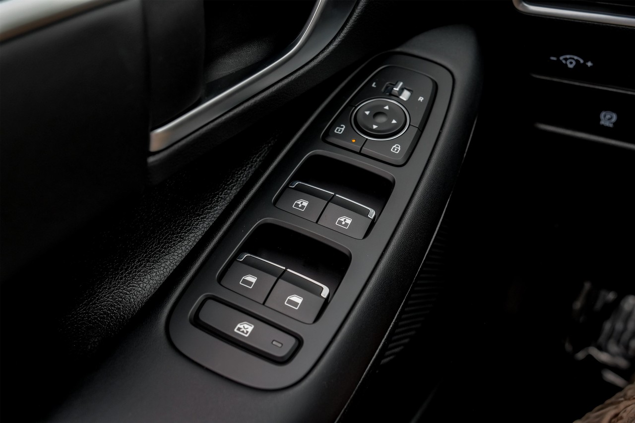 Hyundai Sonata Vehicle Main Gallery Image 45