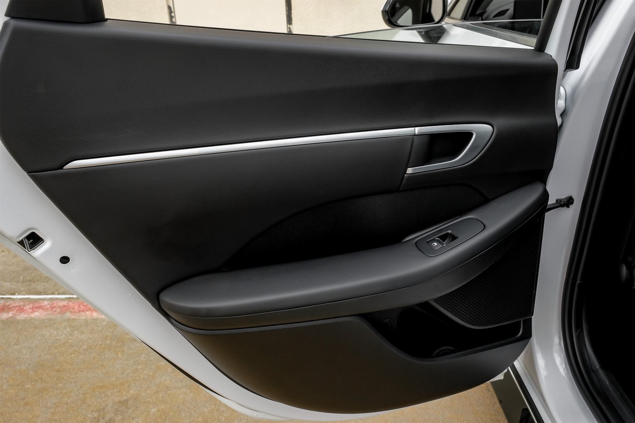 Hyundai Sonata Vehicle Main Gallery Image 47