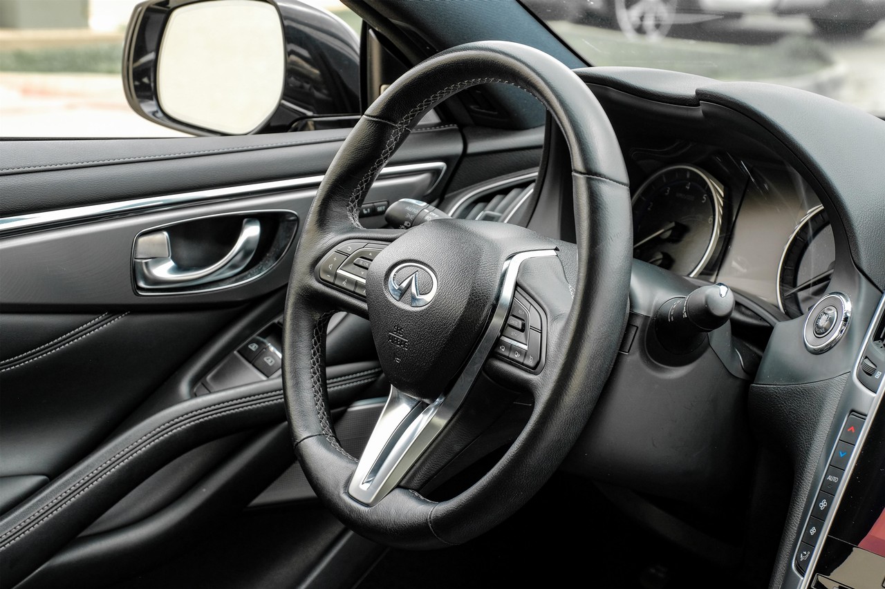 INFINITI Q60 Vehicle Main Gallery Image 14